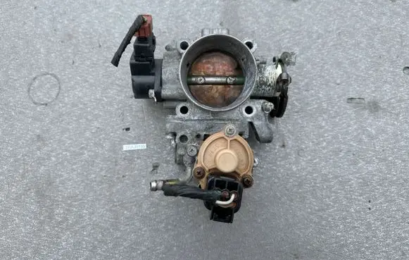 Mitsubishi Pajero Throttle body valve MD304543