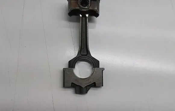 Ford Focus Piston with connecting rod CM5G6205FA