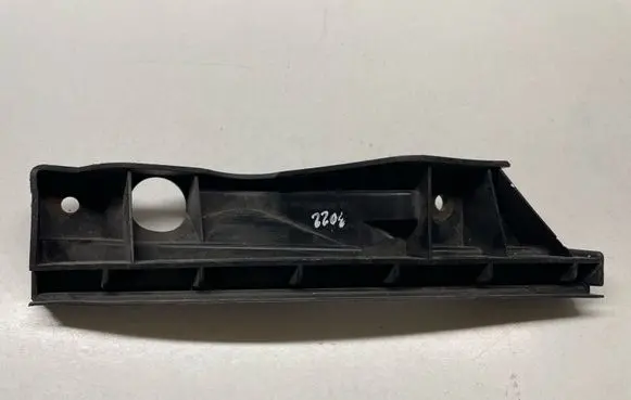 Volkswagen Touran I Front bumper mounting bracket 1T0807889A