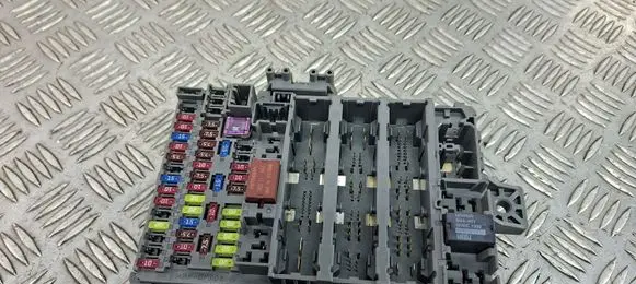 Honda CR-V Fuse module T1EE120