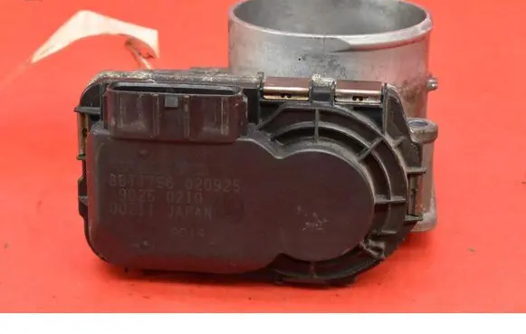 Volvo V70 Throttle body valve 8677796