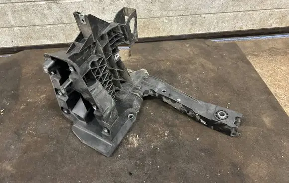 Mercedes-Benz GLE W167 Radiator support slam panel bracket A1676201601