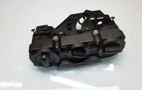Volkswagen Golf V Climate control unit