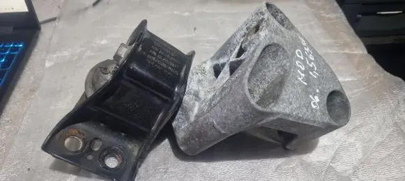 Renault Modus Engine mount bracket 8200298492