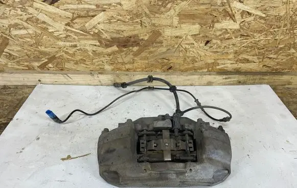 Mercedes-Benz C W205 Front brake caliper 