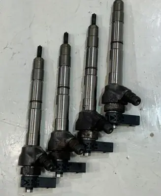 Volkswagen PASSAT B8 Fuel injector 04L130277AD
