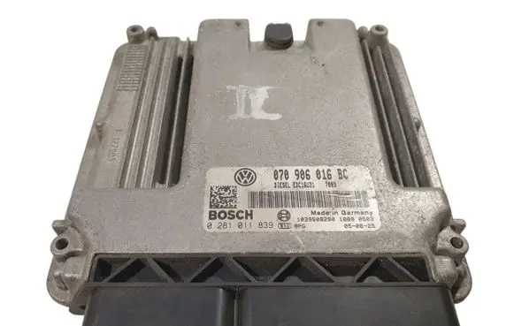 Volkswagen Touareg I Engine control unit/module 070906016BC 0281011839