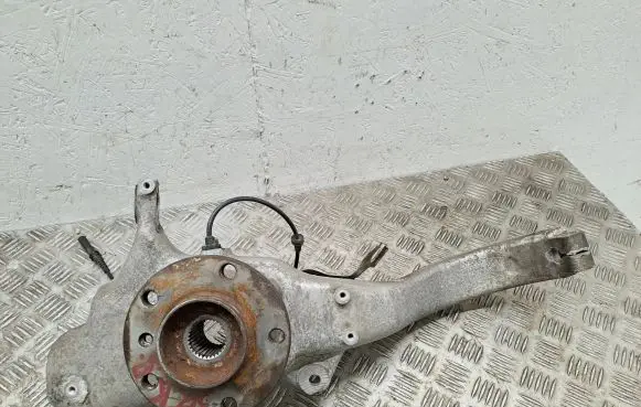 BMW X5 E70 Front wheel hub 31216773783 6773783 69087059