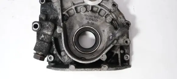 Audi A6 S6 C5 4B Oil pump 034115109