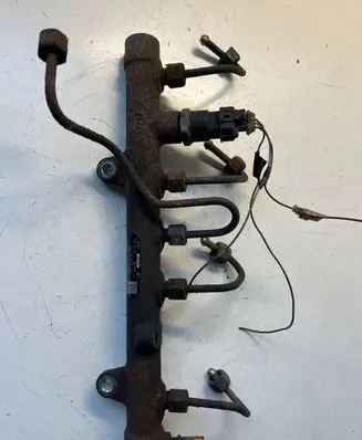 Opel Vivaro Fuel main line pipe 8200330912 084990L4 0445214065