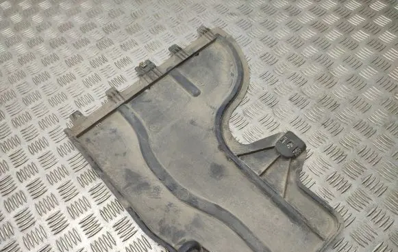 Center/middle under tray cover