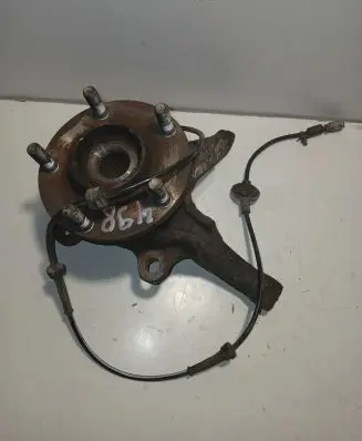 Nissan Almera Tino Front wheel hub