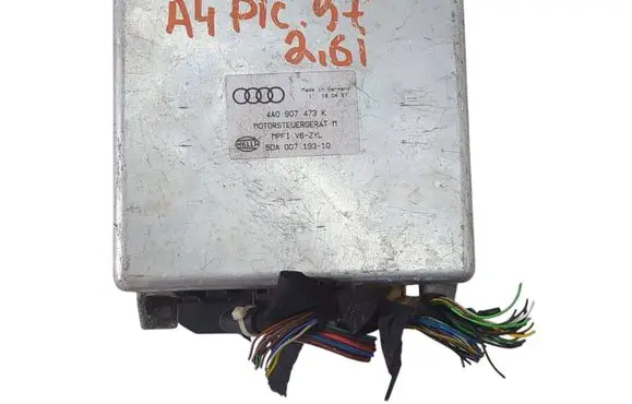Audi A4 S4 B5 8D Engine control unit/module ECU 4A0907473K 5DA00719310