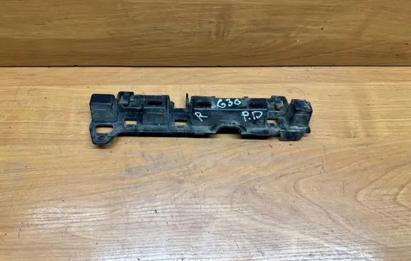 BMW 5 G30 G31 Front bumper mounting bracket 7387342