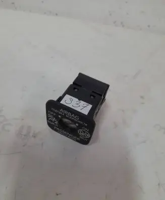 Nissan Qashqai Seat belt height adjuster 2091W65