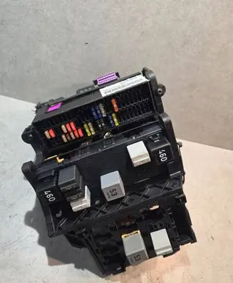 Volkswagen PASSAT B6 Fuse module 3C8937049D 0827430286 570002238195