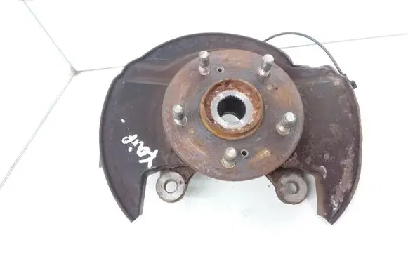 Honda CR-V Front wheel hub spindle knuckle
