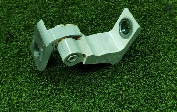 Man TGE 1gen Front door upper hinge 4G0831402A A047058