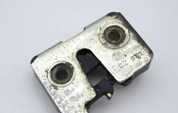 Skoda Felicia I Front door lock 6U0837014