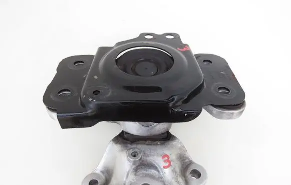 Volvo S60 Engine mount bracket 31401307 30784277