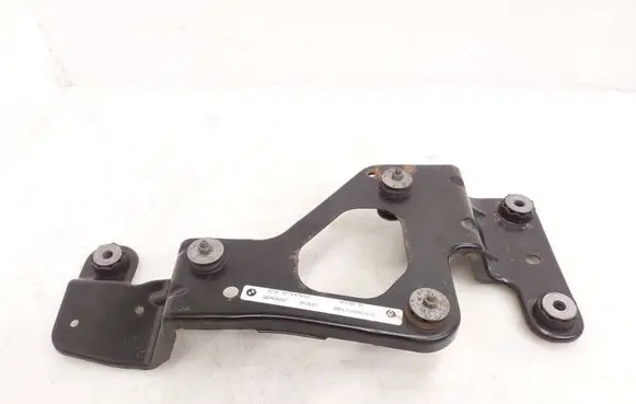 BMW X5 E70 Pneumatic air compressor holding bracket 6775479
