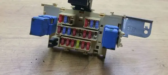 Nissan Qashqai Fuse module 252309F905 252309F920