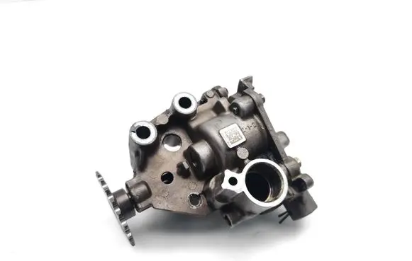Renault Laguna III Oil pump 8200345757 8200345635 8200346592