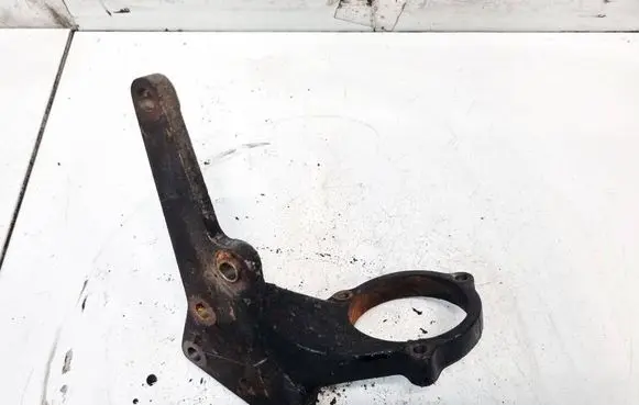 Nissan X-Trail T30 Engine mounting bracket