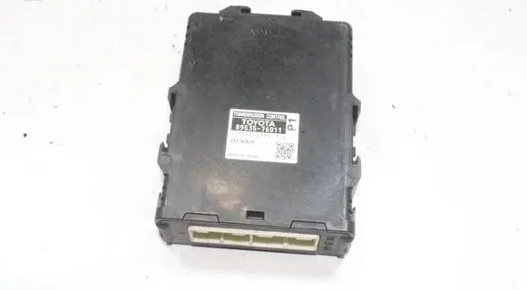 Toyota Prius+ (ZVW40) Gearbox control unit/module 8953576011