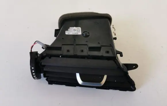 BMW 5 G30 G31 Dash center air vent grill 9330896