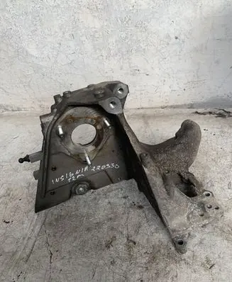 Opel Insignia A Engine mounting bracket