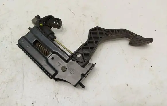 Volkswagen Golf IV Clutch pedal 1J1721059AD