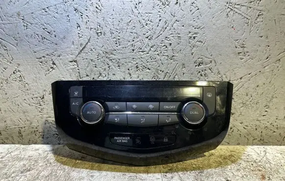 Nissan Qashqai Climate control unit 275004EAOA