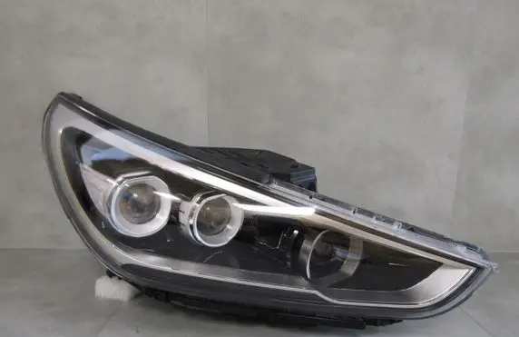 Hyundai i30 Headlight/headlamp 92102-G4100