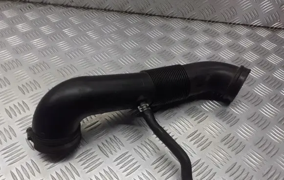 Opel Vectra C Air intake hose/pipe 9177095