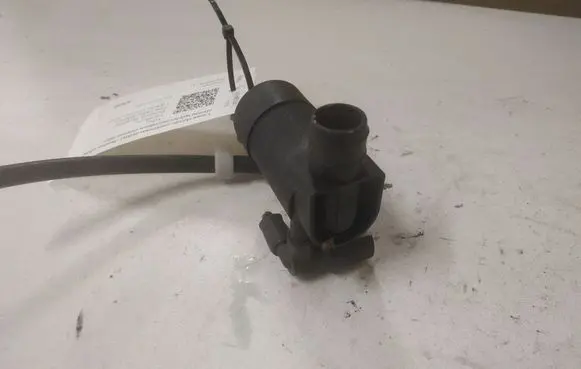 Volvo V70 Windscreen/windshield washer pump S7117K624FE