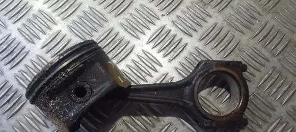 Opel Astra G Piston with connecting rod