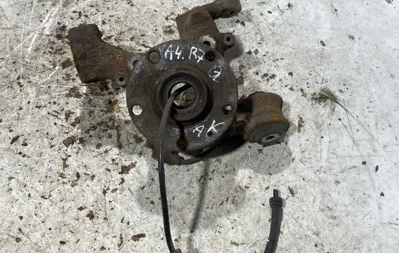 Rear wheel hub spindle/knuckle
