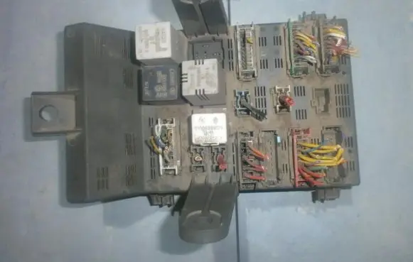 Renault Laguna I Fuse box set 7703197962