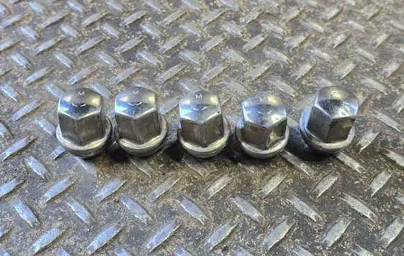 Dodge Durango III Nuts/bolts 