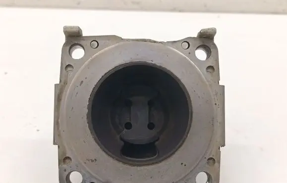 Engine mount bracket