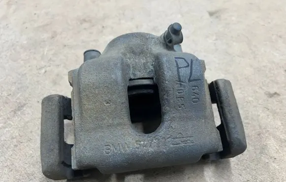 BMW 3 E46 Front brake caliper 34116758114 6758114 34106758104