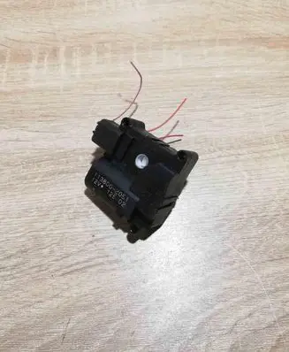 Toyota Avensis T250 Air flap motor/actuator 1138002051