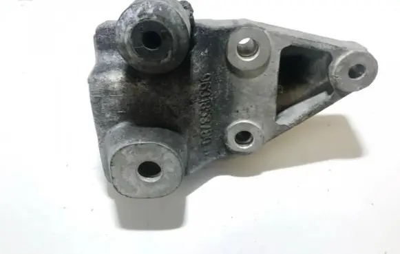 Citroen C5 Engine mounting bracket 9631853780