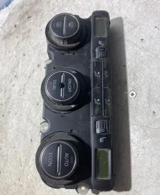 Volkswagen PASSAT B6 Climate control unit 74677532