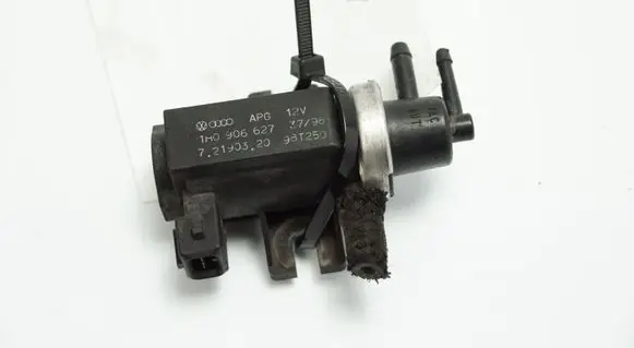 Audi A4 S4 B5 8D Other engine bay part 1H0906627
