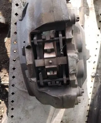 Mercedes-Benz C W205 Front brake caliper 18C24 33047L