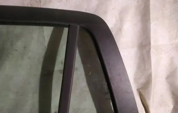 Rear vent window glass