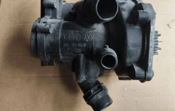 Volkswagen Golf VII Water pump 06l121111h