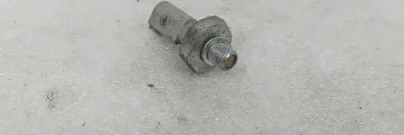 Audi Q7 4M Oil pressure sensor 038919081P
